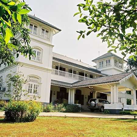 Manor House Hotel Embulpure Eksteriør billede