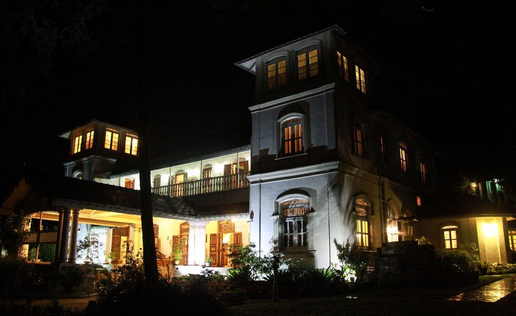 Manor House Hotel Embulpure Eksteriør billede