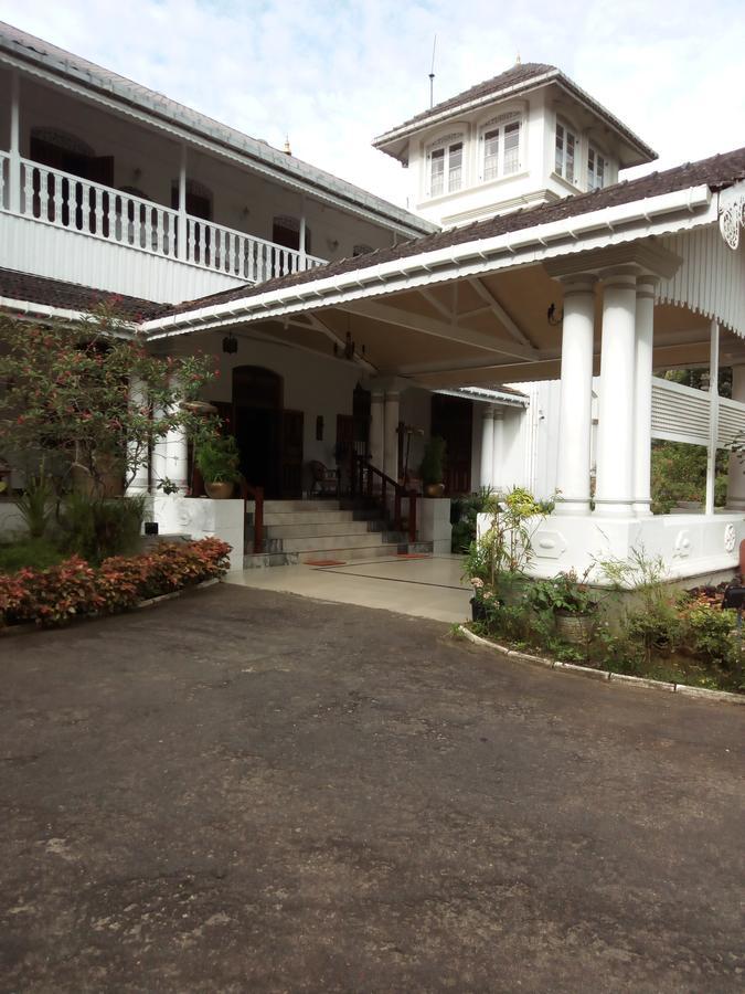 Manor House Hotel Embulpure Eksteriør billede
